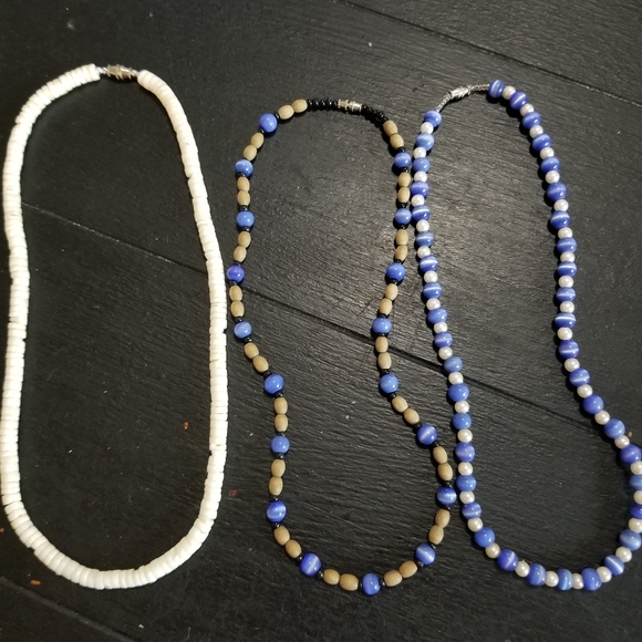 3 necklaces- free with bundle - Picture 3 of 6